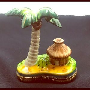 Limoges Porcelain hinged Box Hand-crafted